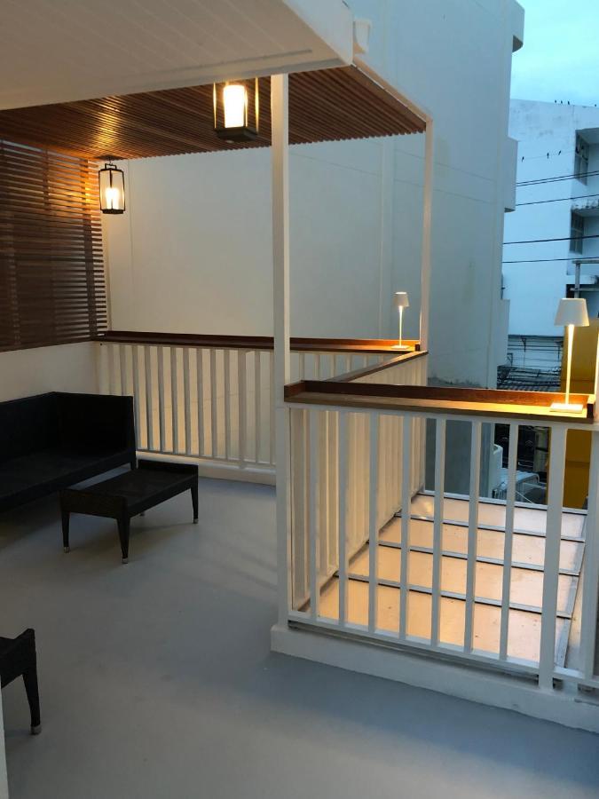 Yellow Door HHQ Eksteriør billede